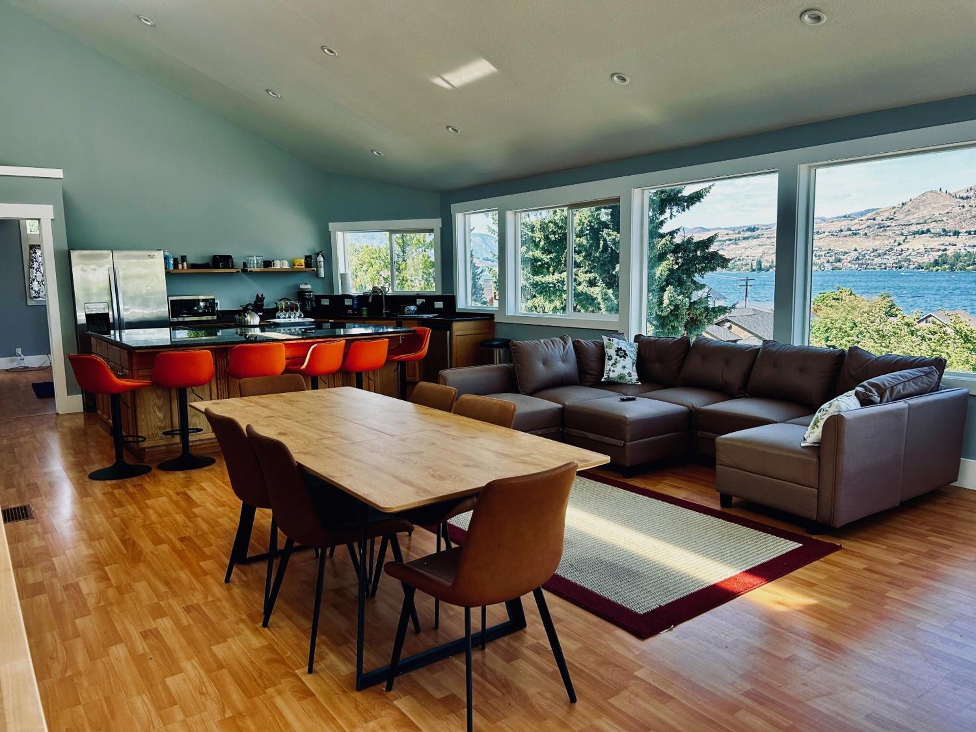 Water Street Retreat Chelan Room photo
